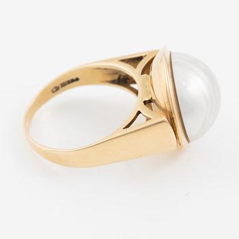 Ring 18K guld med mabépärla.