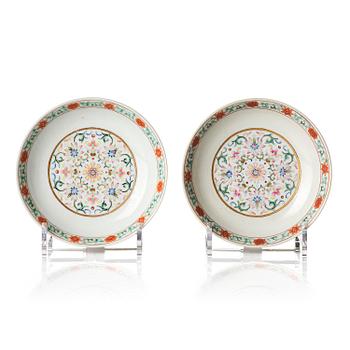 828. Fat, ett par, porslin. Qingdynastin, Jiaqings märke och period (1796-1820).