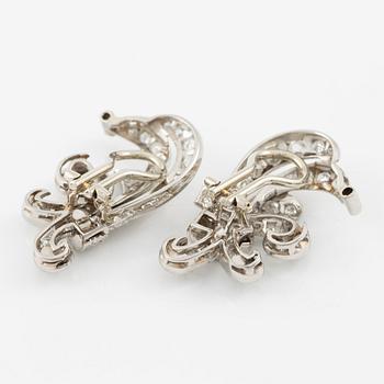 Earrings in the shape of feathers, platinum with diamonds, Art Deco.