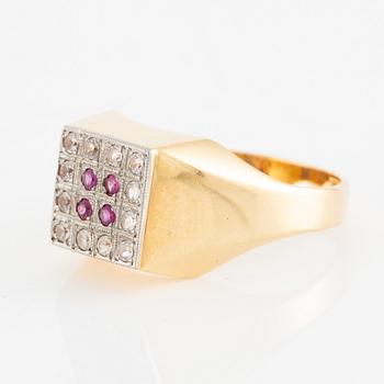 Ring, Alton, 18K guld med rubiner och vita stenar.