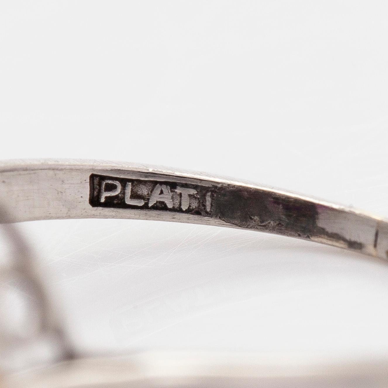 Ring, platina/palladium, gammalslipade diamanter och rubiner.