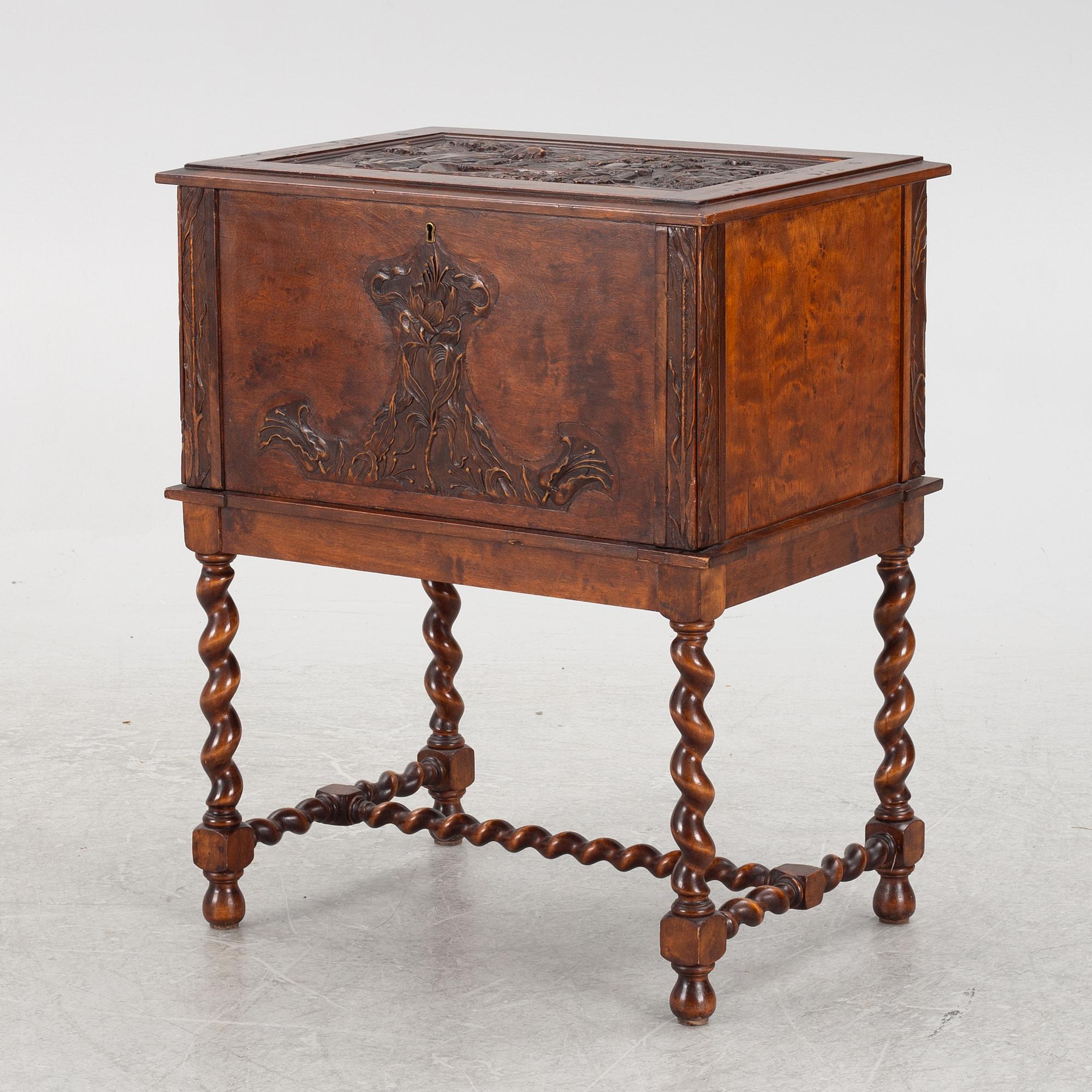 Bestickschatull, signerat Kalmar 1899.