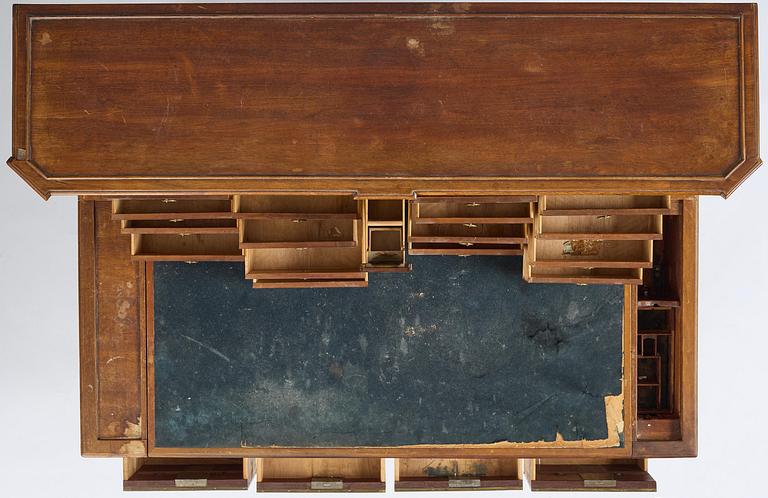 Skrivbord med uppsats, Stockholmsarbete, sent 1700-tal, Sengustavianskt.