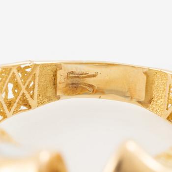 Demi parure, ring och örhängen, 18K guld med briljantslipade diamanter.