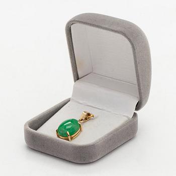Hänge, 18K guld, diamant och cabochonslipad jadeit.