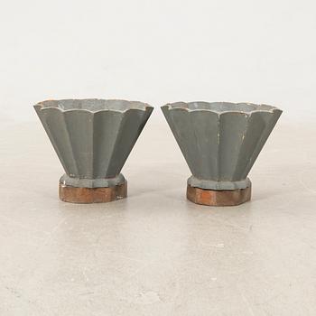 Garden urns, a pair from the first half of the 20th century.