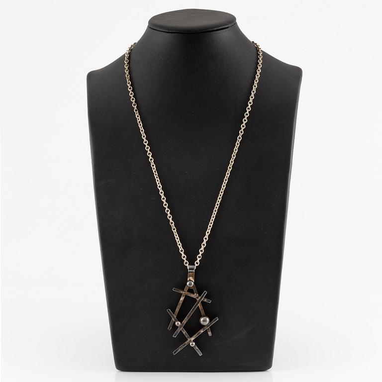 Hänge med kedja, nysilver, J. Andersson and Erik Dennung för AD Design, Danmark.
