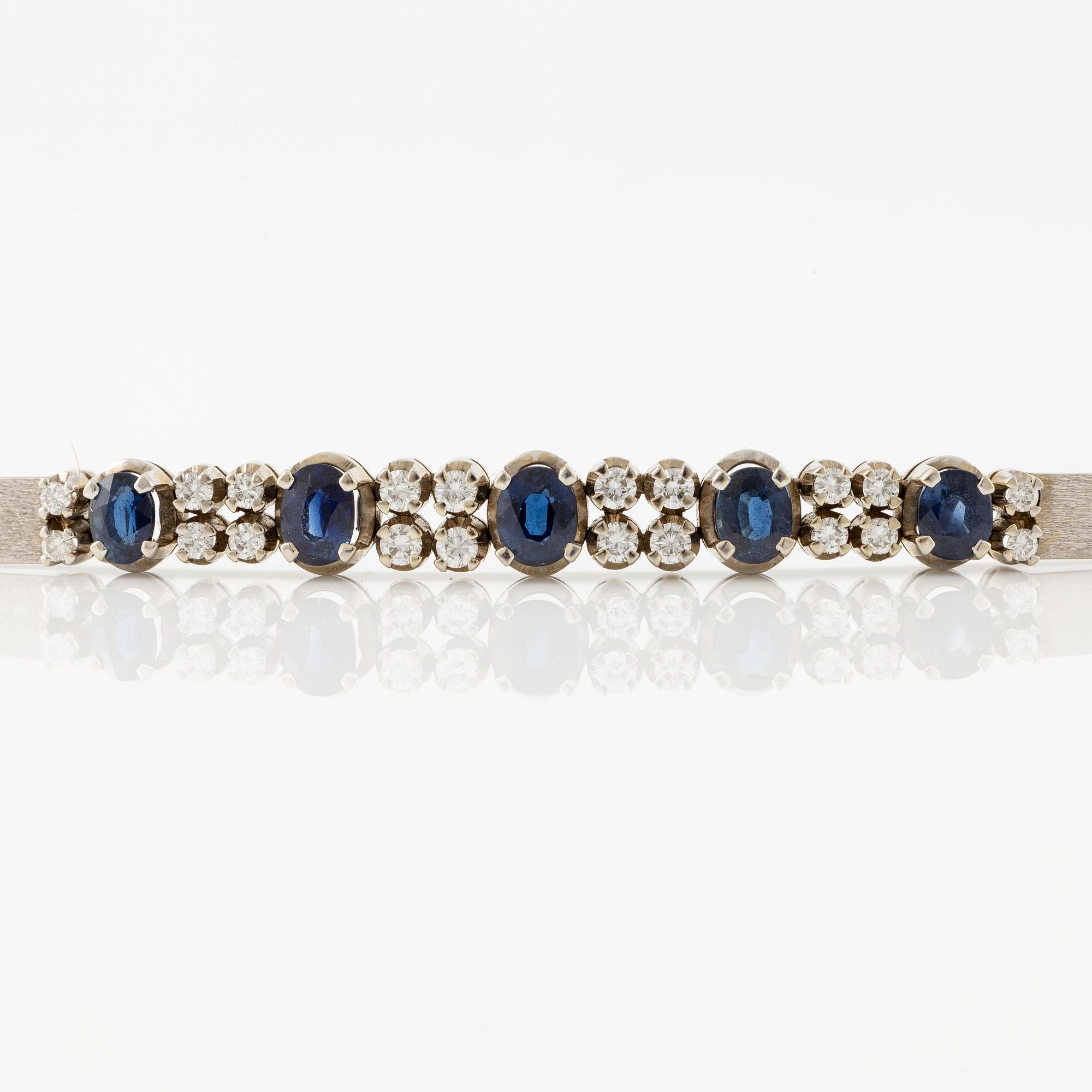 Armband, 18K vitguld med safirer och briljantslipade diamanter.